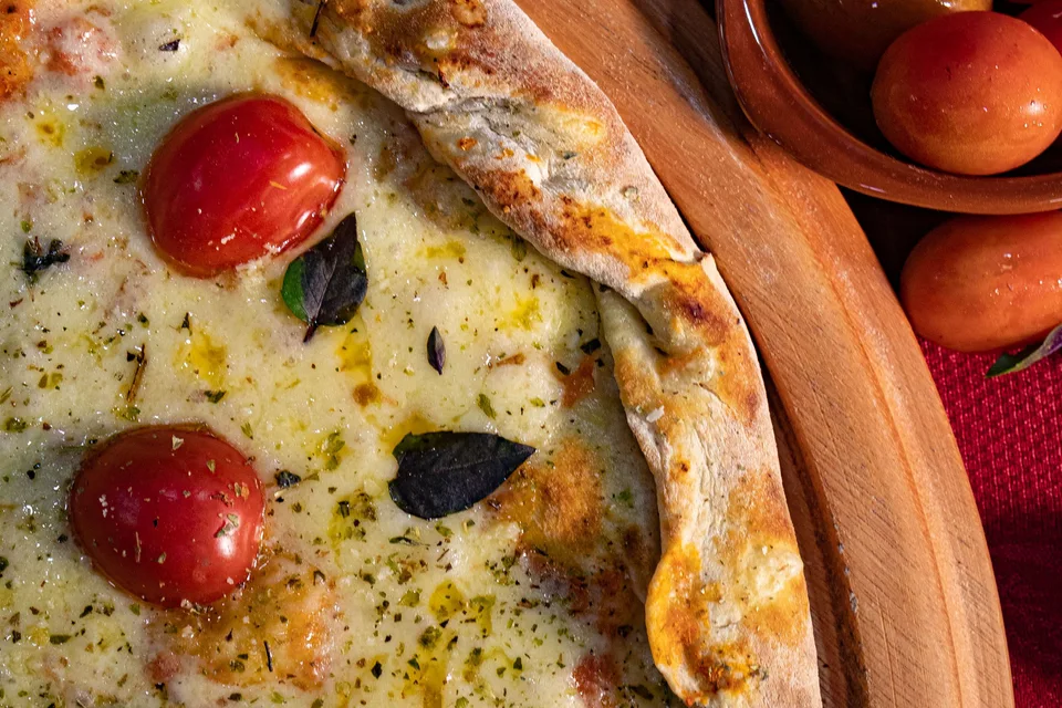 BookNoFees: Example photo: Cheese pizza topped with cherry tomatoes