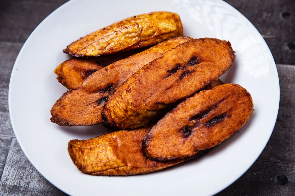 BookNoFees: Example photo: Fried plantain slices on a white plate