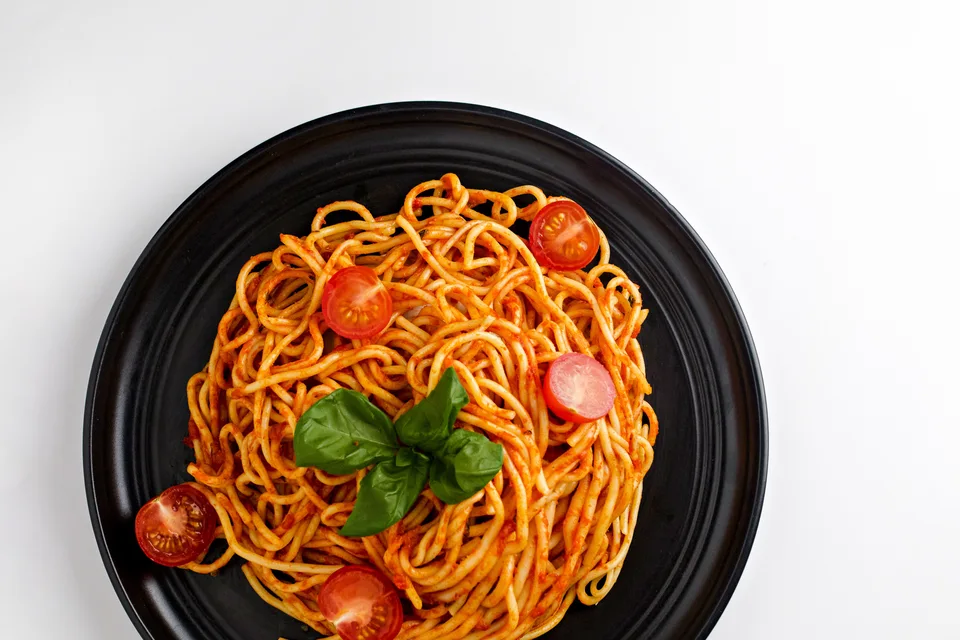 BookNoFees: Example photo: Spaghetti with tomato sauce and basil