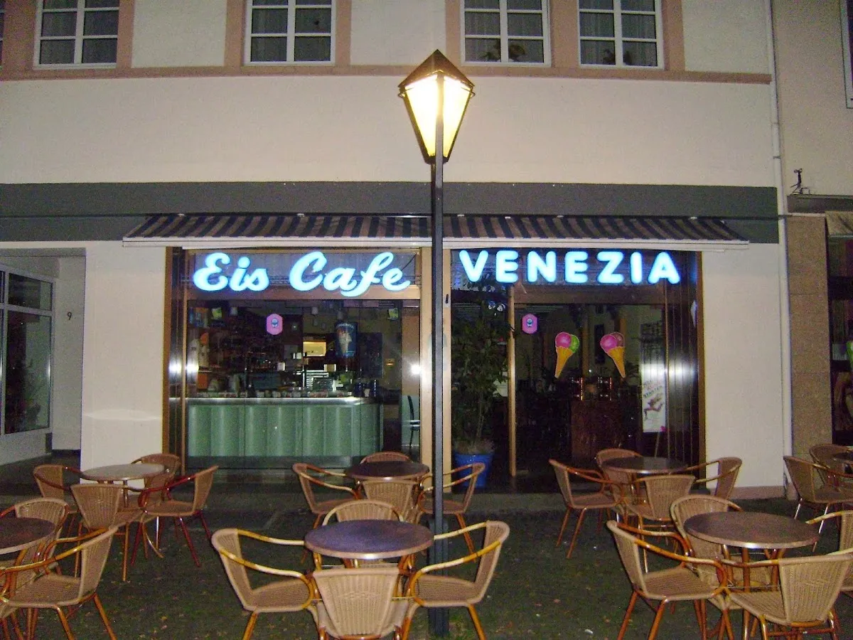 BookNoFees: Ice cream – Eis Café Venezia – Arnsberg – Here is Café Venezia, photo 1