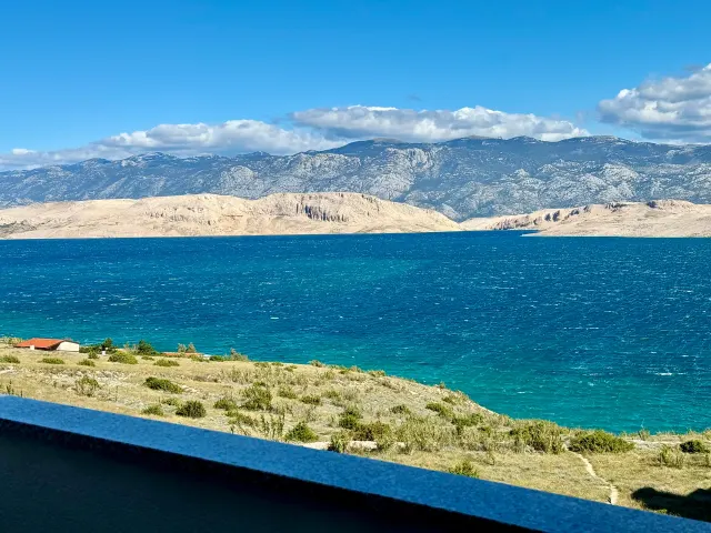 BookNoFees: Penthouse flat with sea views and views of Velebit – Pag