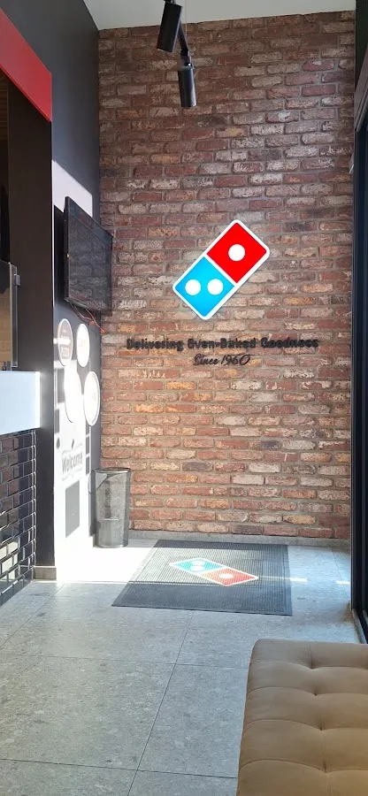 BookNoFees: Snack bar – Domino's – Zagreb – Domino's, photo 2