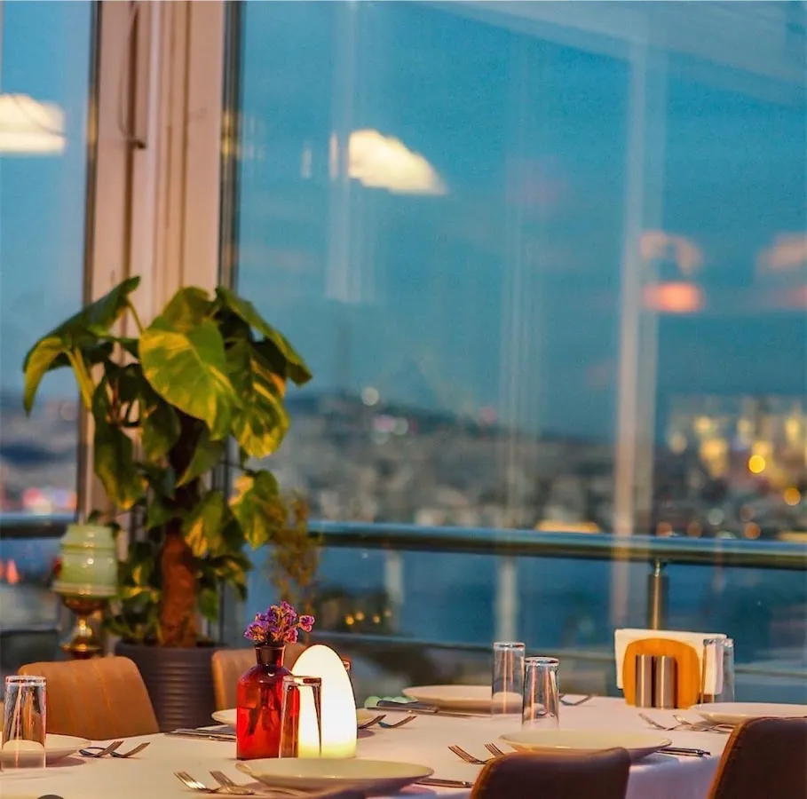 BookNoFees: Restaurant – Leb-i derya – Istanbul – By the sea, photo 1