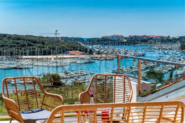 BookNoFees: Lidi penthouse with sea view / 2 bedrooms + parking space + prime location – Pula