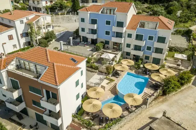 BookNoFees: A peaceful holiday flat with a pool and garden – Slatine