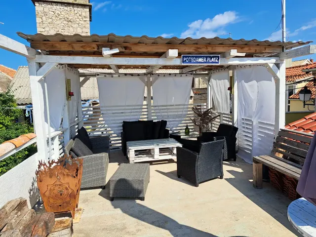 BookNoFees: A quiet holiday flat with a balcony and barbecue – Krapanj