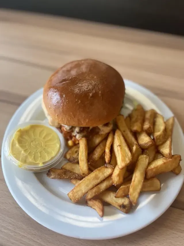 BookNoFees: Snack bar – Bigger Snack World – Bratislava – Bigger Snack World, photo 2
