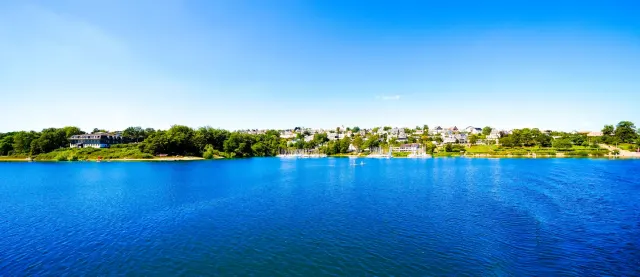 BookNoFees: A peaceful holiday flat with a balcony and lake views – Sundern