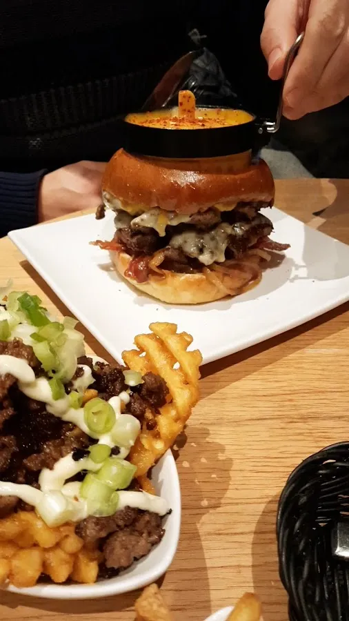 BookNoFees: Restaurant – BaseBurger Restaurant – Bochum – BaseBurger Restaurant, photo 3