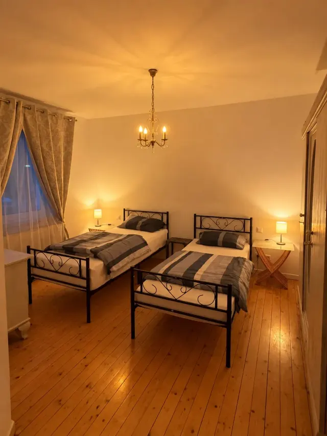 BookNoFees: A quiet room in a well-maintained flat with a parking space – Sundern