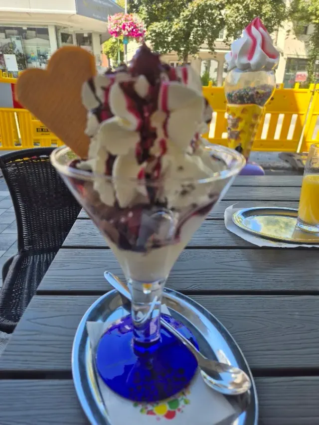 BookNoFees: Restaurant – Eiscafé Gelateria Italiana Boutique – Warstein – Eiscafé Italian Ice Cream Boutique, photo 2