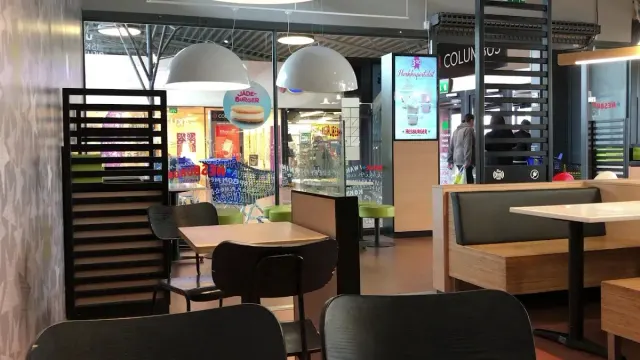 BookNoFees: Snack bar – Hesburger – Helsinki – Hesburger, photo 2