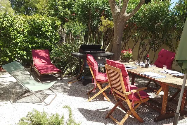 BookNoFees holiday home in Sanary – Entire apartment in Sanary