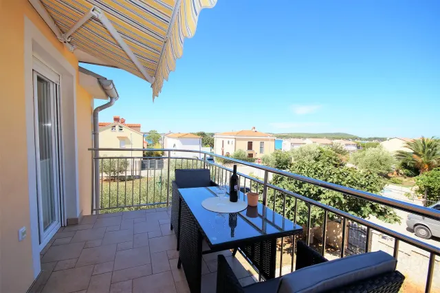 BookNoFees: Cosy flat with sea views and a balcony – Medulin