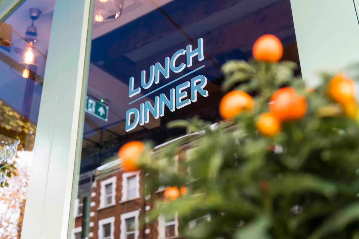 BookNoFees: Café – Bob's Cafe – London – Bob's Cafe, photo 1