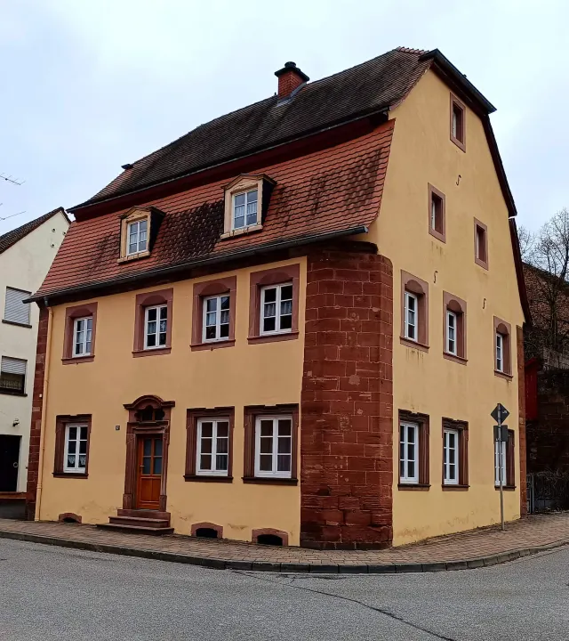 BookNoFees: Holiday flat by the monastery – sleeps 14 – Hornbach