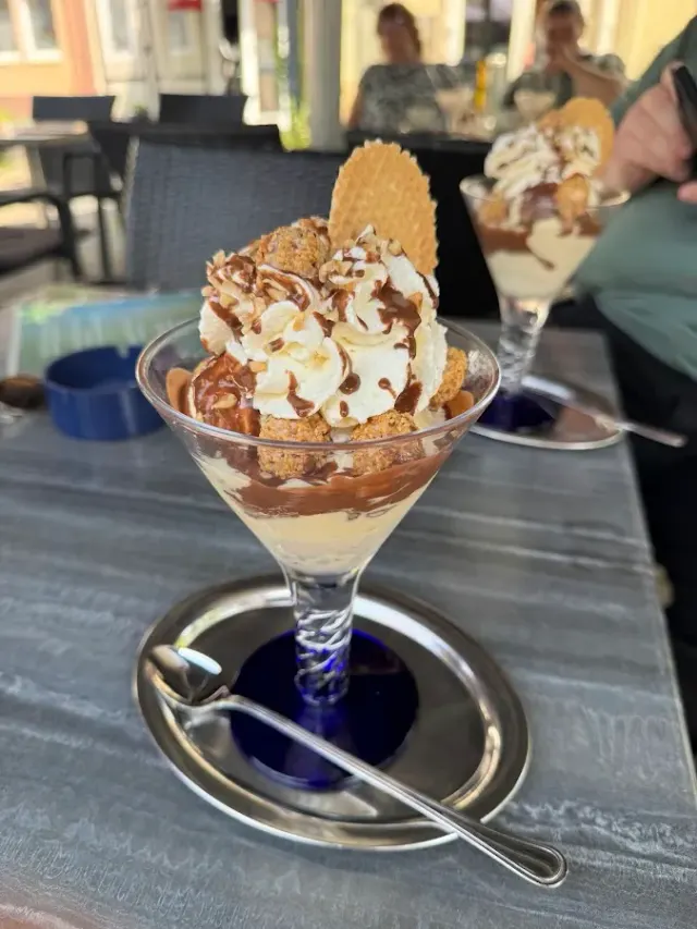 BookNoFees: Restaurant – Eiscafé San Remo – Altena – Eiscafé San Remo, photo 3