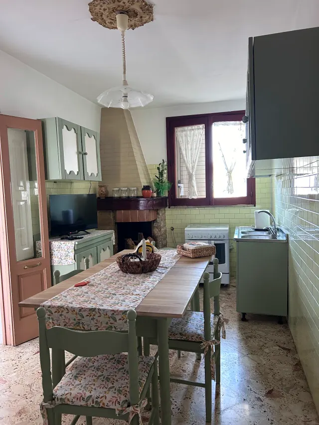 BookNoFees: Il Giardino Segreto Holiday Home with a fireplace – MAGLIE