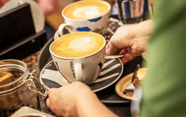 BookNoFees: Café – Bagels & Beans – Amsterdam – Bagels & Beans, photo 2