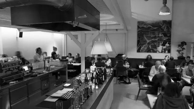 BookNoFees: Restaurant – Das Lokal im Hof – Vienna – The restaurant in the courtyard, photo 2