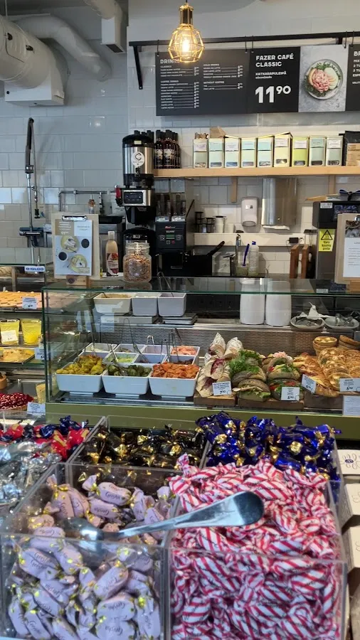 BookNoFees: Café – Fazer Cafe Töölö – Helsinki – Making Coffee at Töölö, photo 2