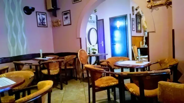 BookNoFees: Café – Cafe bar Makumba – Zagreb – Cafe Bar Makumba, photo 3