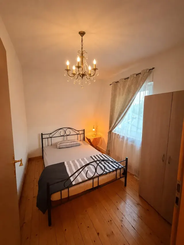 BookNoFees: A quiet room with a view of the garden and the woodland – Sundern