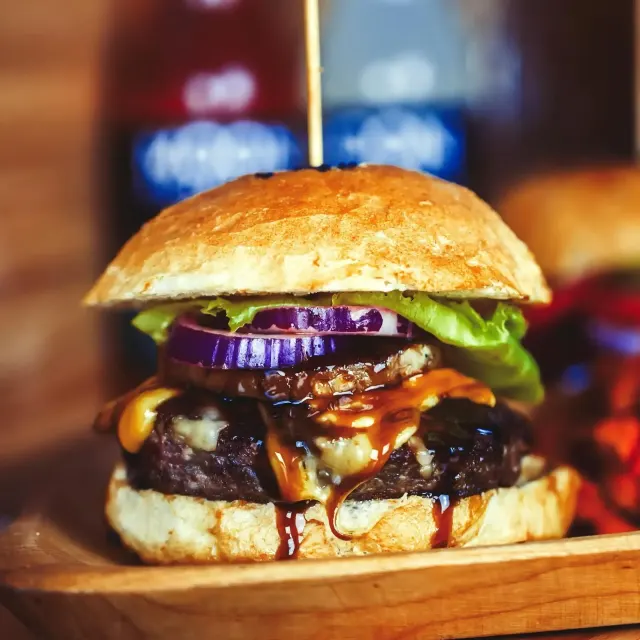 BookNoFees: Snack bar – Hamburger z Karaibów – Warsaw – A Caribbean burger, photo 3