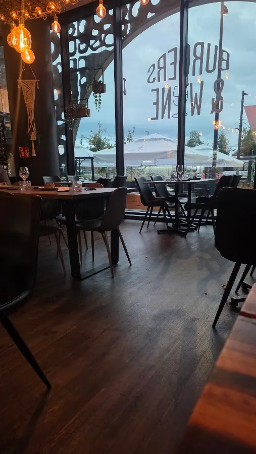 BookNoFees: Restaurant – Burgers & Wine – Helsinki – Burgers & Wine, photo 1