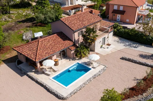 BookNoFees: A stone villa with a swimming pool and a sauna – Malinska