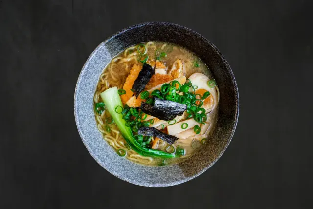 BookNoFees: Restaurant – Ama Sushi & Ramen – Amsterdam – But Sushi & Ramen, photo 3