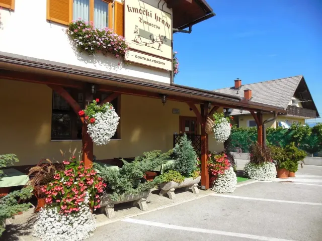 BookNoFees: Penzion Kmečki Hram, Ljubljana