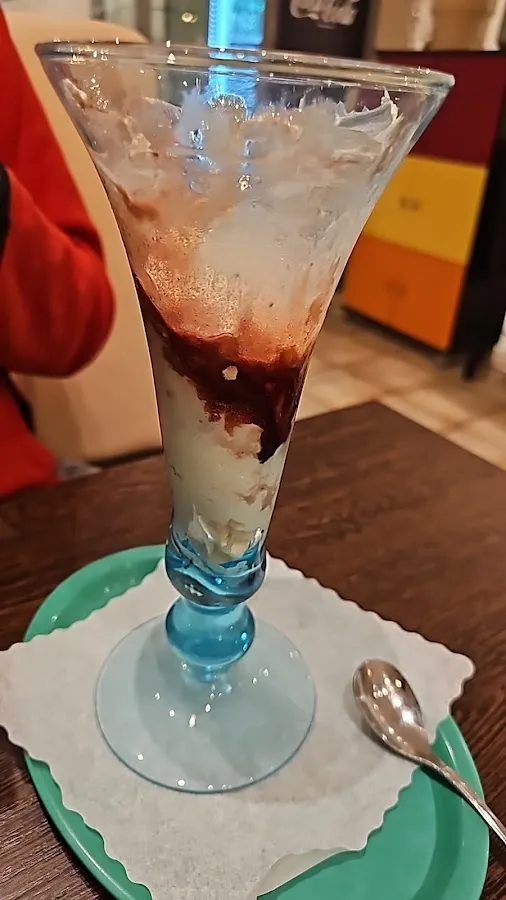 BookNoFees: Restaurant – Eiscafé Bistro Rialto – Werl – Eiscafé Bistro Rialto, photo 2
