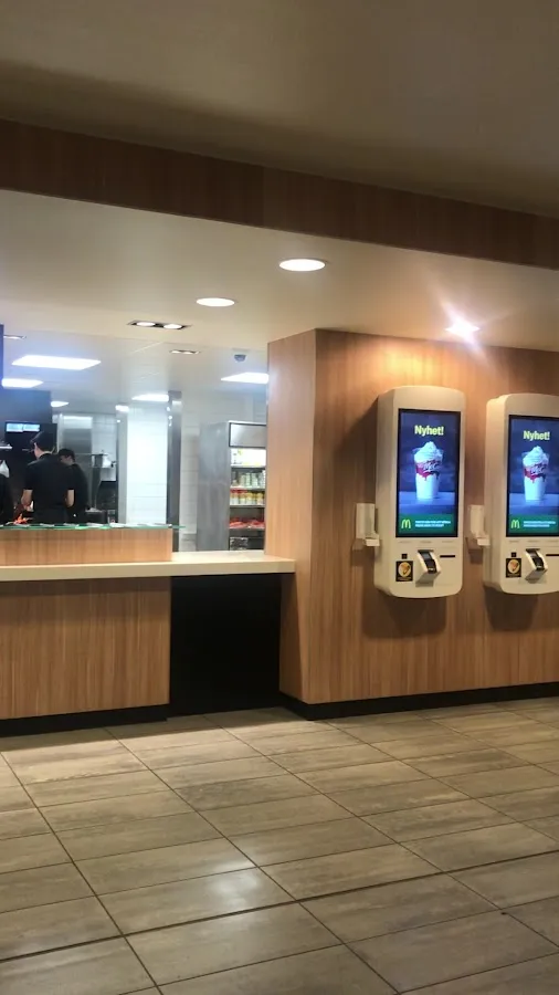 BookNoFees: Snack bar – McDonald's – Stockholm – McDonald's, photo 3