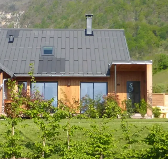 BookNoFees: Spacious holiday cottage – with a swimming pool and mountain views in Savoie, sleeps 7 – St Pierre D'albigny