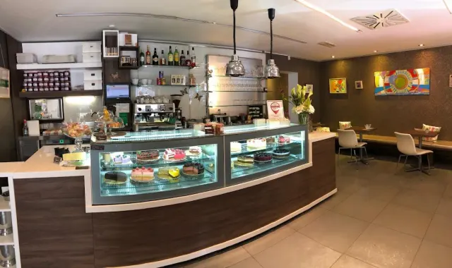 BookNoFees: Kavarna Čopomana, Ljubljana