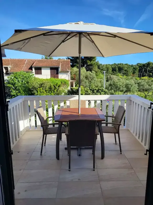 BookNoFees: NEW – Holiday flat 2: Close to the beach, in a quiet location – Tribunj