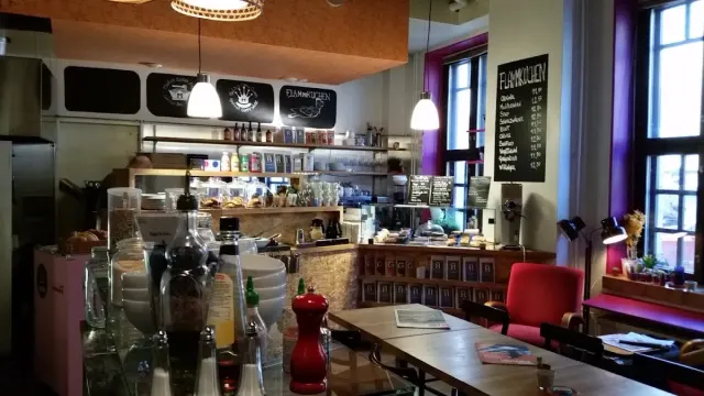 BookNoFees: Café – Cafe Panik – Helsinki – Cafe Panik, photo 3