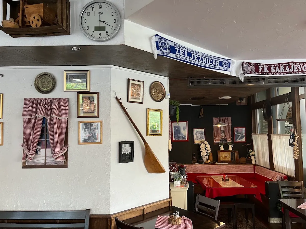 BookNoFees: Snack bar – Deset v pol – Ljubljana – Ten to half, photo 1