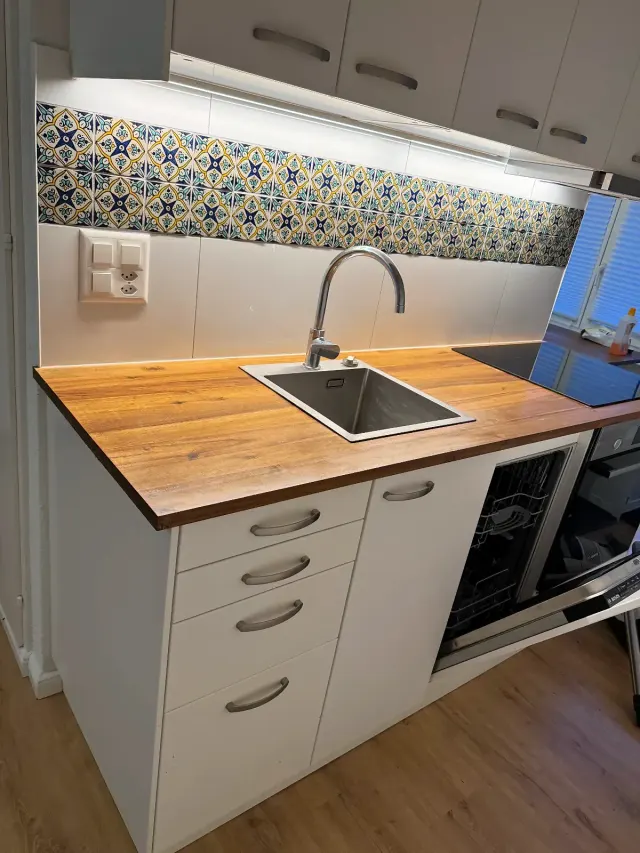 BookNoFees: Peaceful One-Bedroom Apartment with Full Kitchen – Horn