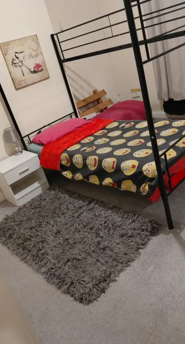 BookNoFees: Room in a house in Leeds – Leeds