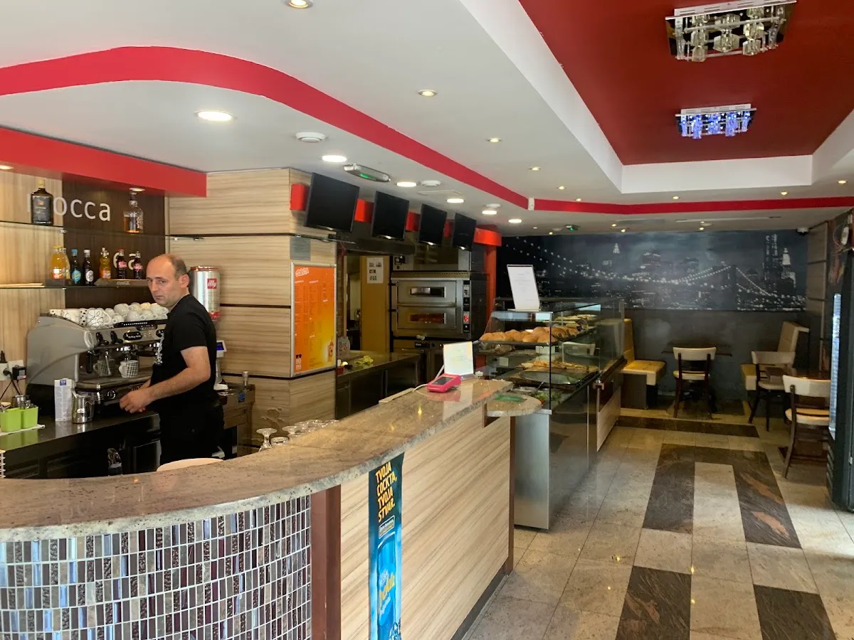 BookNoFees: Café – Kavarna in slaščičarna Leonard – Ljubljana – Leonard’s Café and Patisserie, photo 1