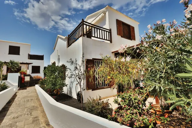 BookNoFees: Pequeño Paraíso Lanzarote | Modern holiday home for 4 | in Solvalor, Playa Honda – Playa Honda